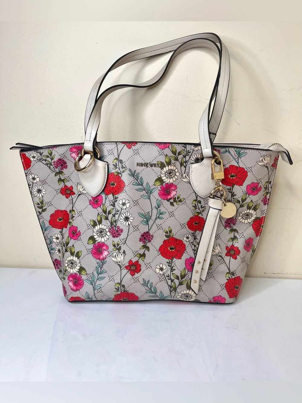 Nine West Floral Tote Bag in Beige with Red & Pink Flowers EUC